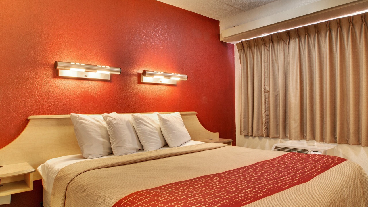 Photo of Bedroom in Maryland Heights