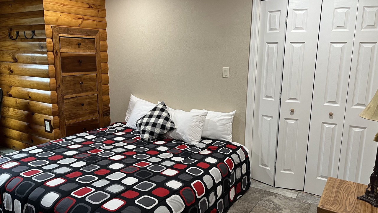 Photo of Bedroom in Mid America