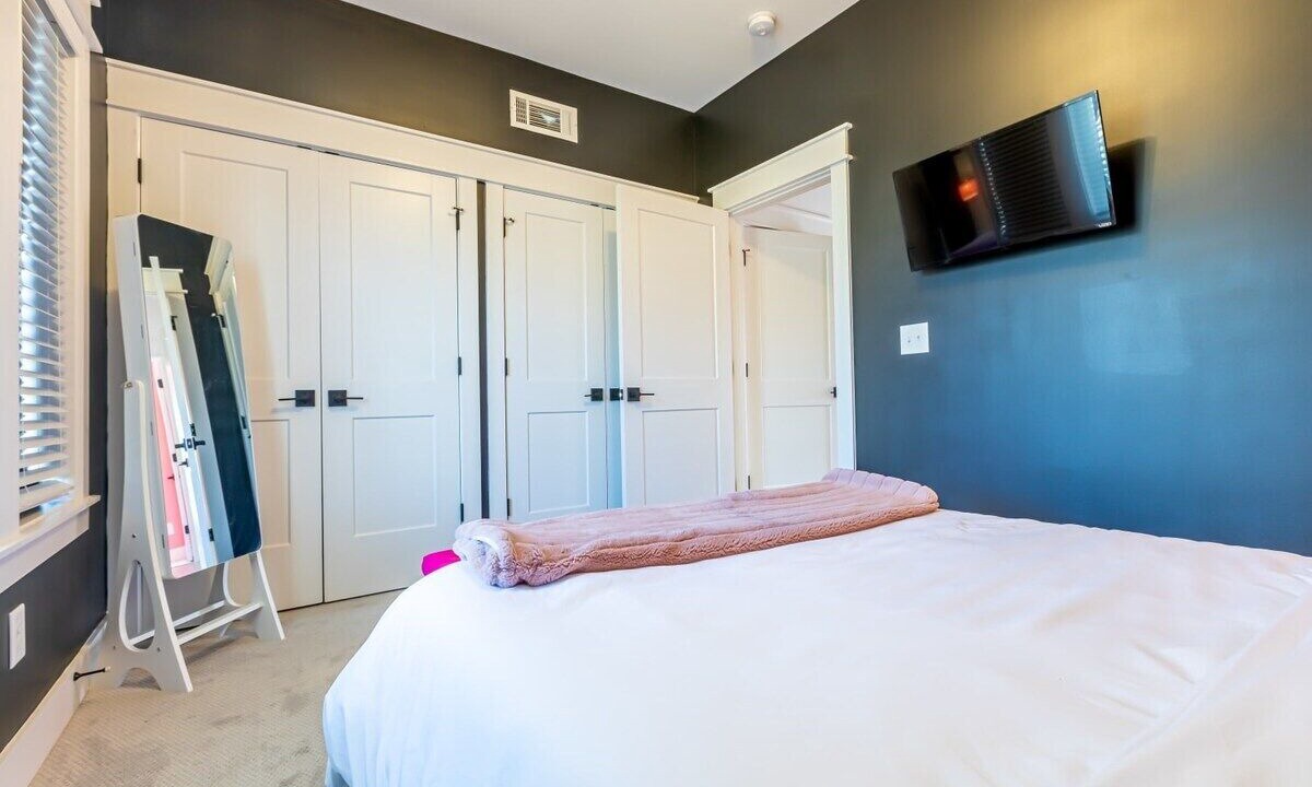 Photo of Bedroom in Cleveland Park