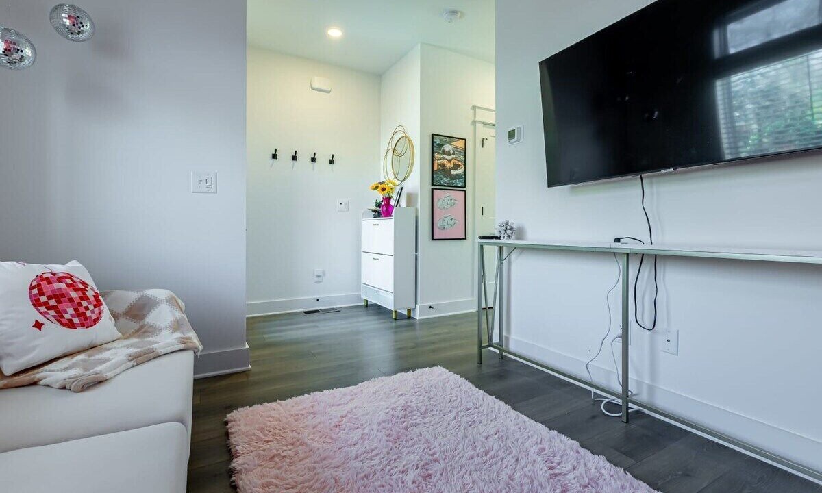 Photo of Livingroom in Cleveland Park