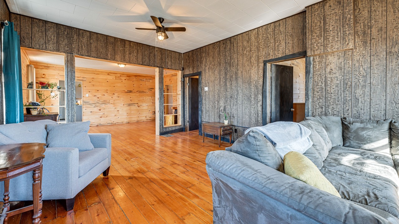 Photo of Livingroom in Lyndon Station