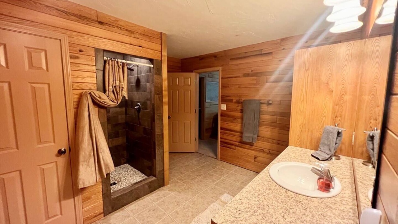Photo of Bathroom in Mount Ida