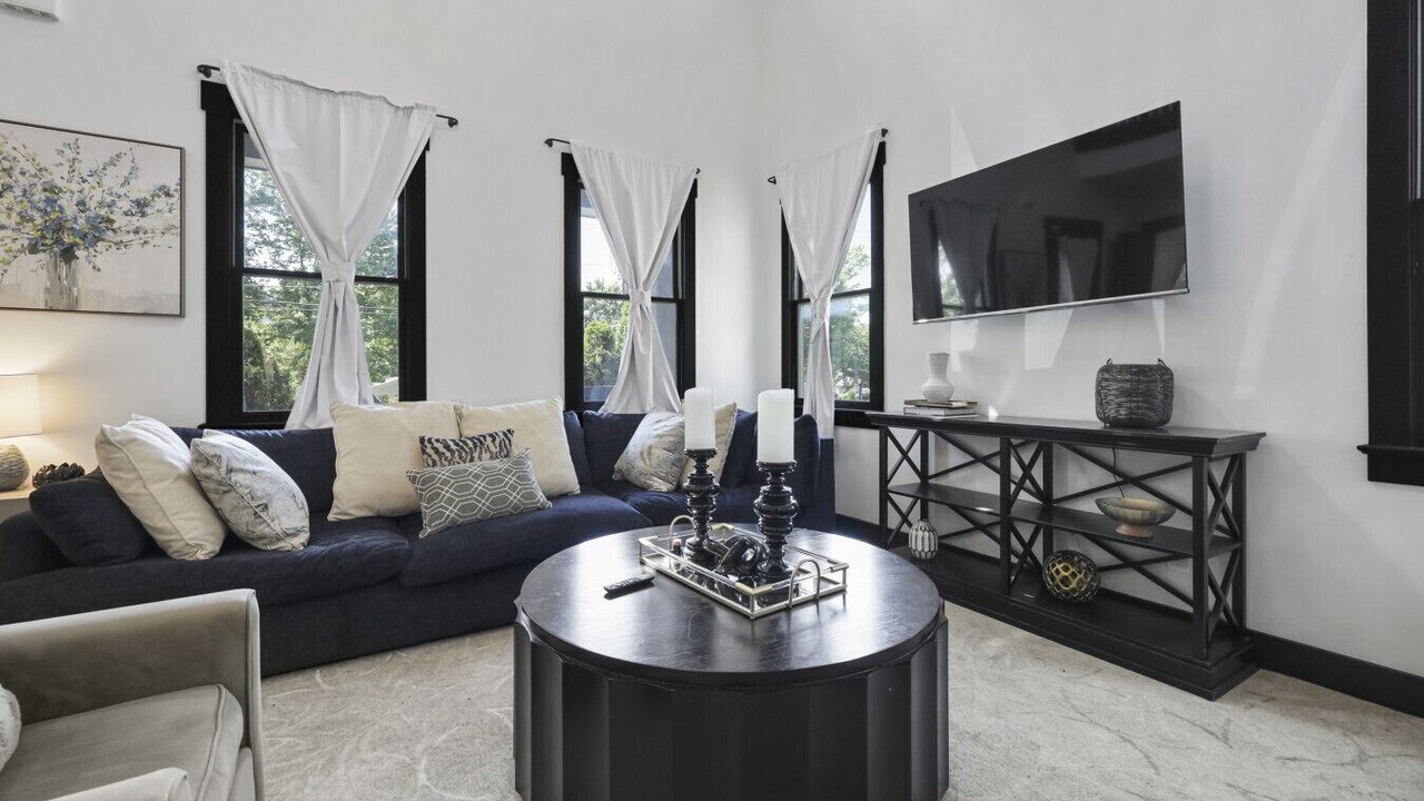 Photo of Livingroom in Historic Edgefield