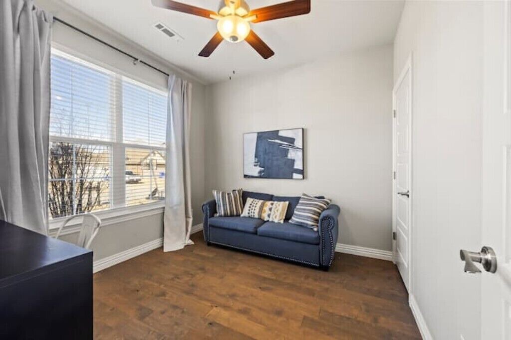 Photo of Livingroom in Lowell