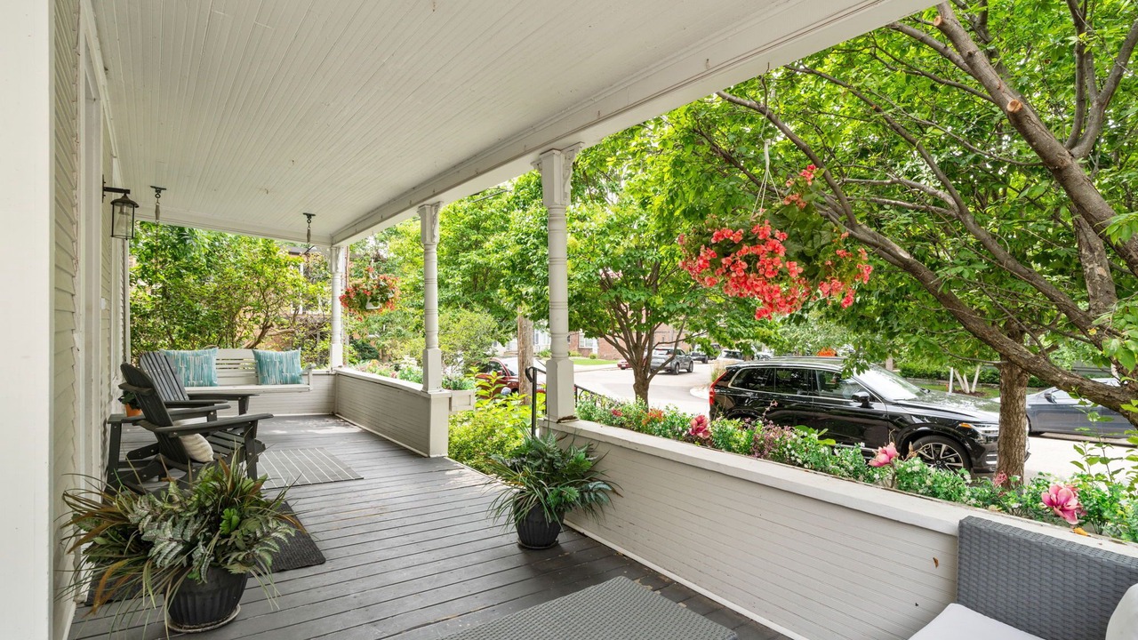 Photo of Outdoor in Linden Hills