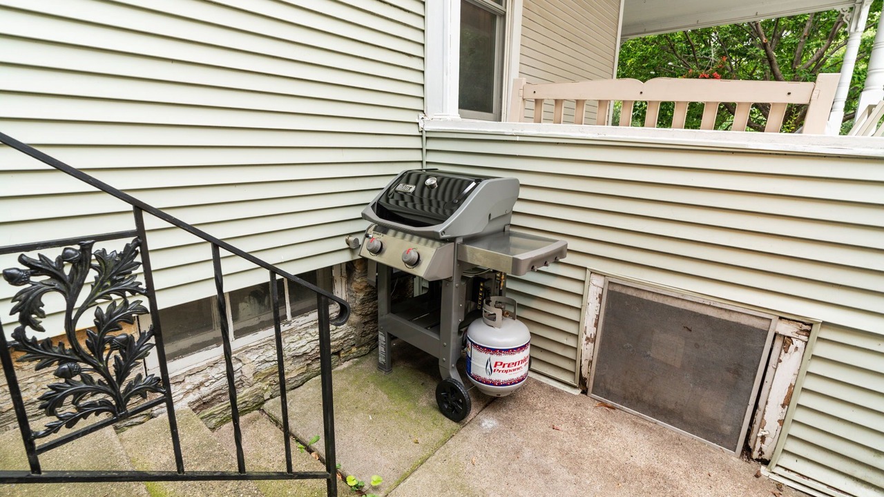 Photo of Others in Linden Hills
