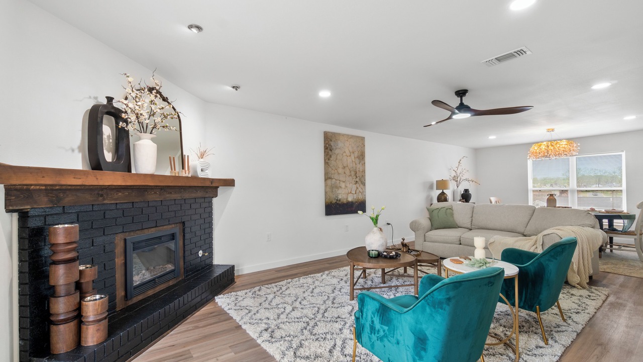 Photo of Livingroom in Colony West