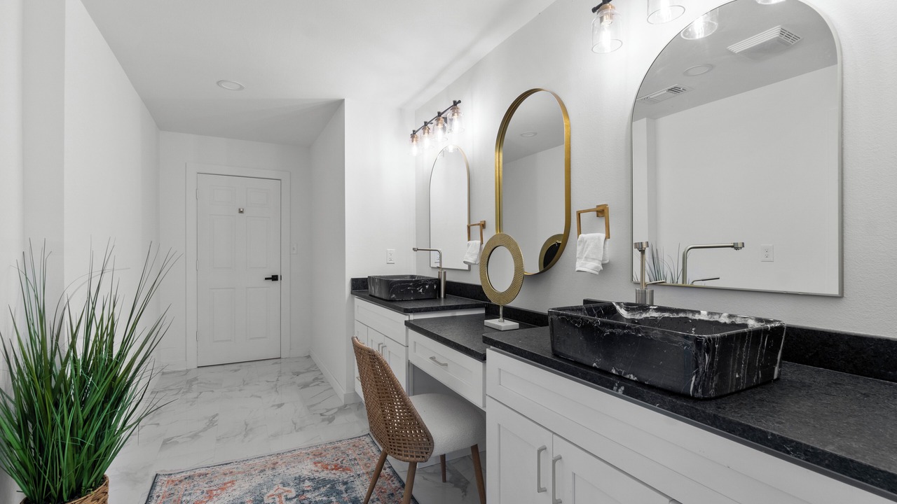 Photo of Bathroom in Colony West