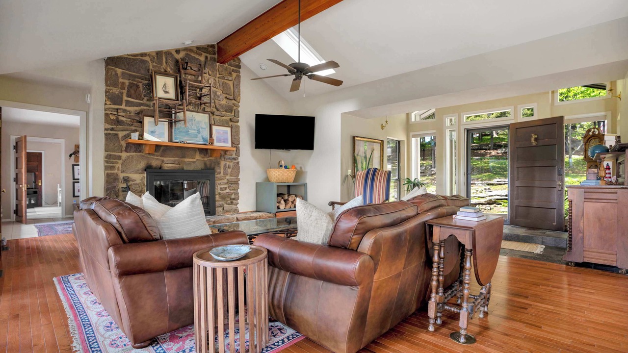 Photo of Livingroom in Lowell