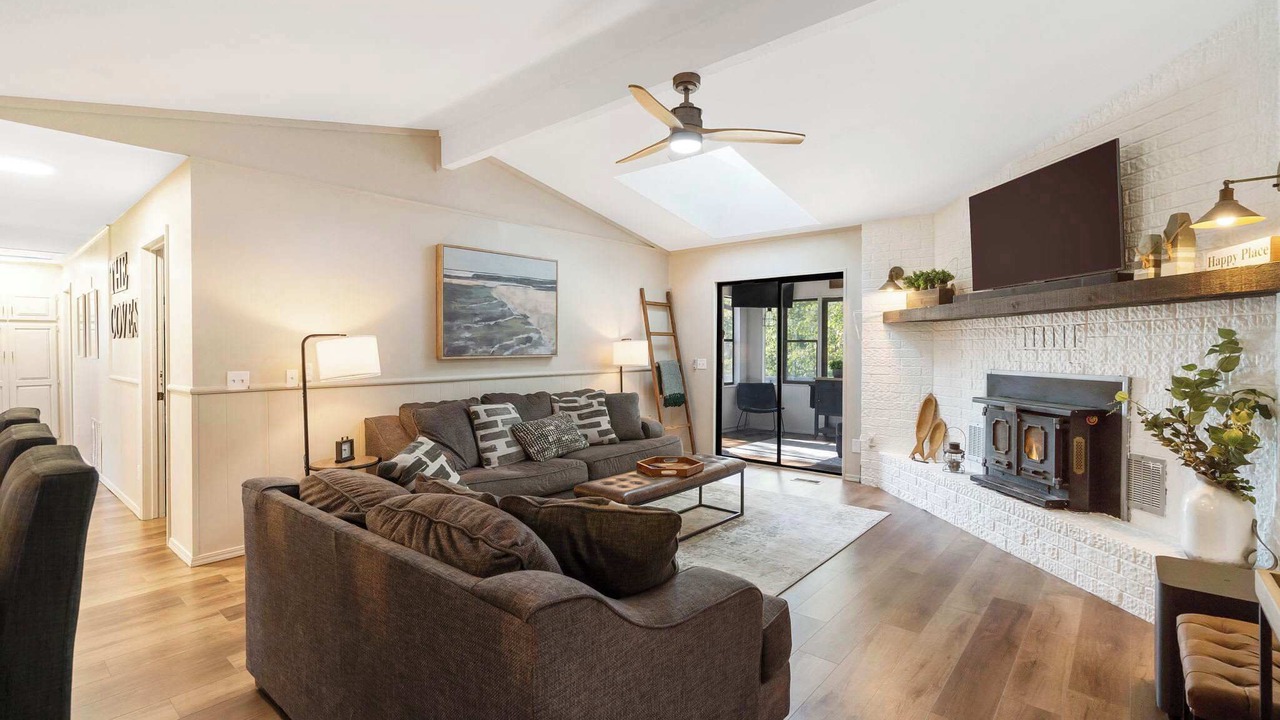 Photo of Livingroom in Beaver Shores