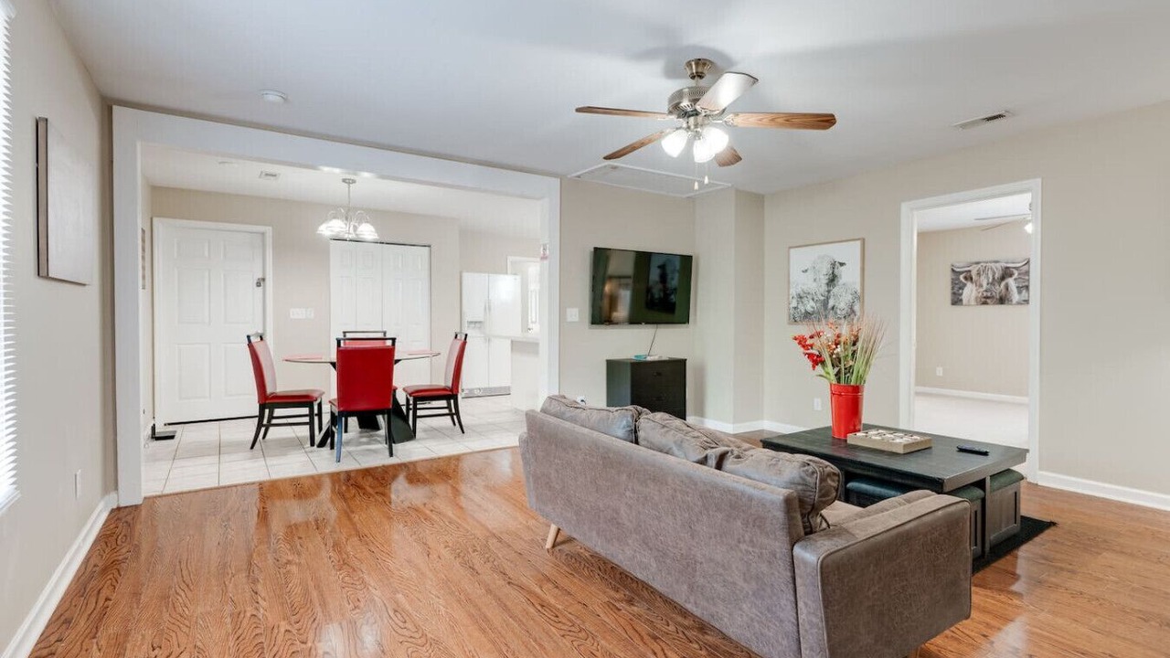 Photo of Livingroom in West Meade