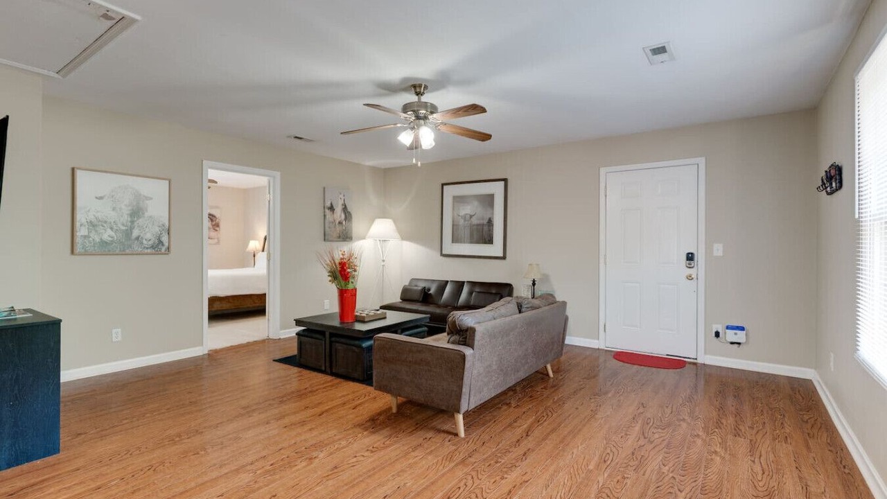 Photo of Livingroom in West Meade