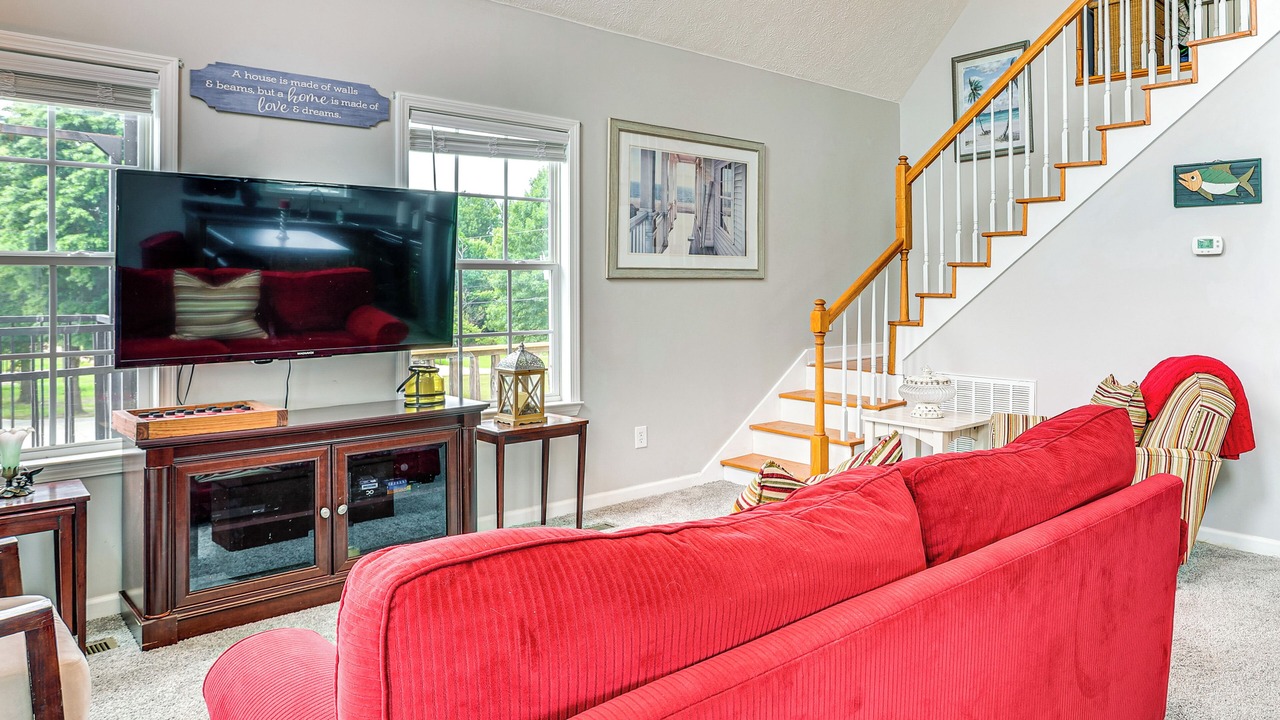 Photo of Livingroom in Morris Chapel