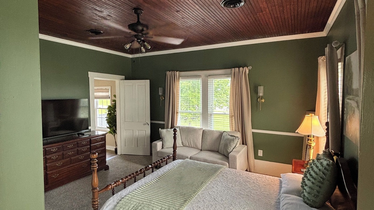 Photo of Bedroom in Kuttawa