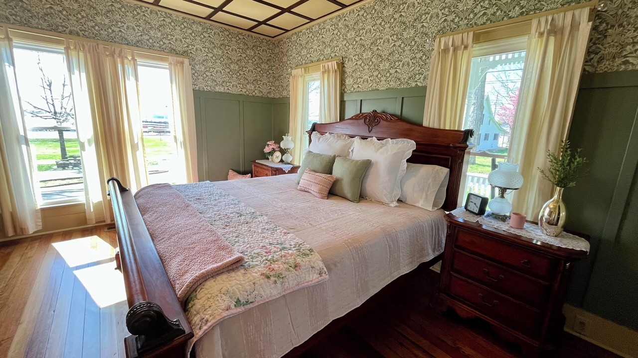 Photo of Bedroom in Kuttawa