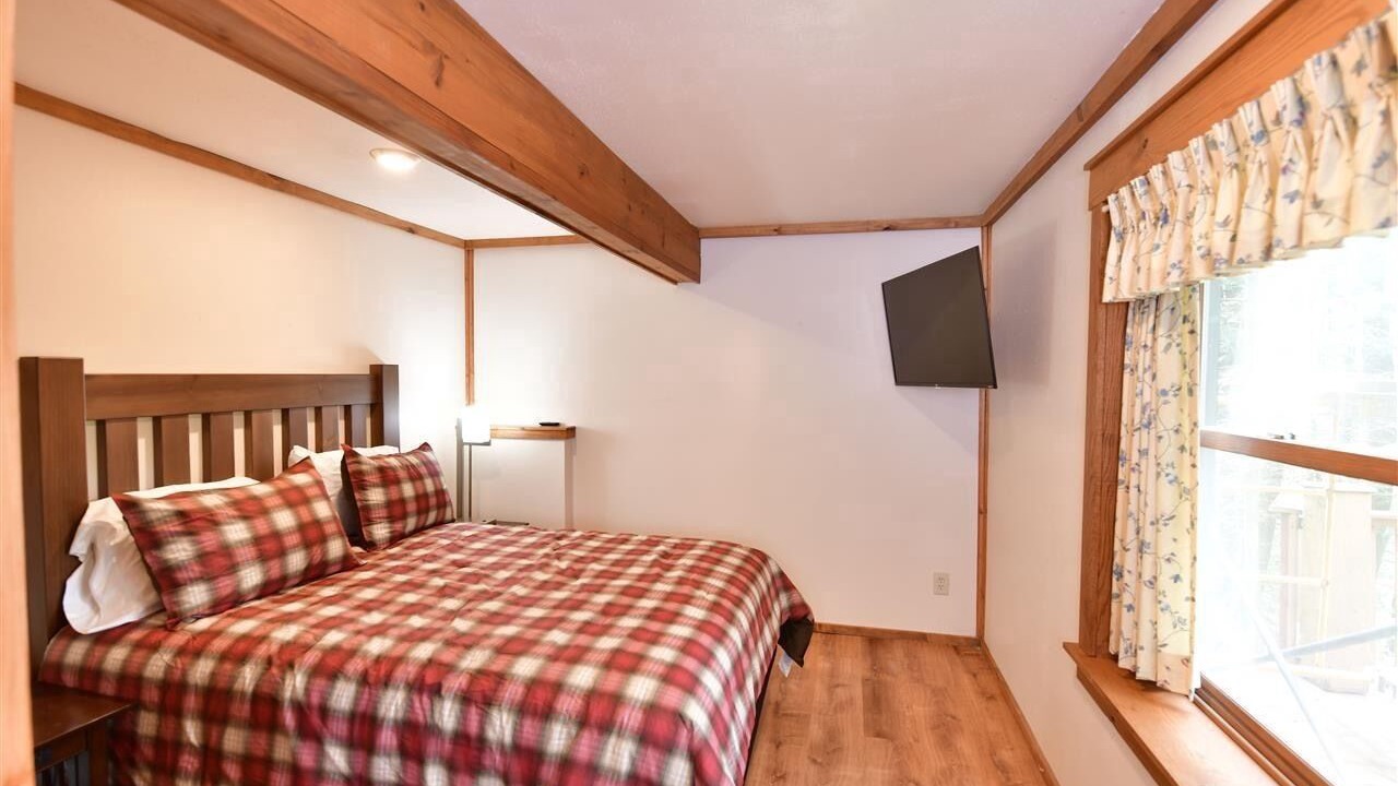 Photo of Bedroom in Lake Delton