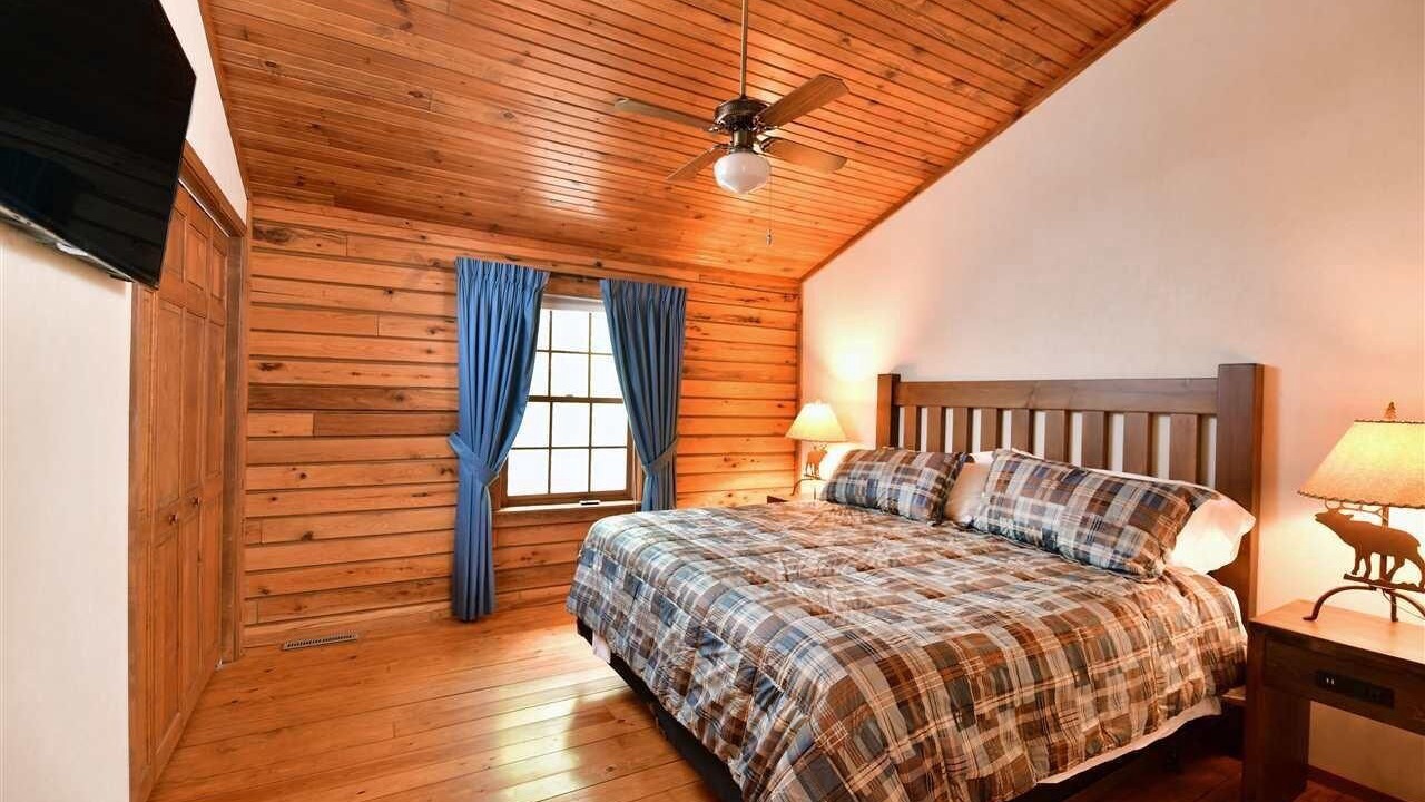 Photo of Bedroom in Lake Delton