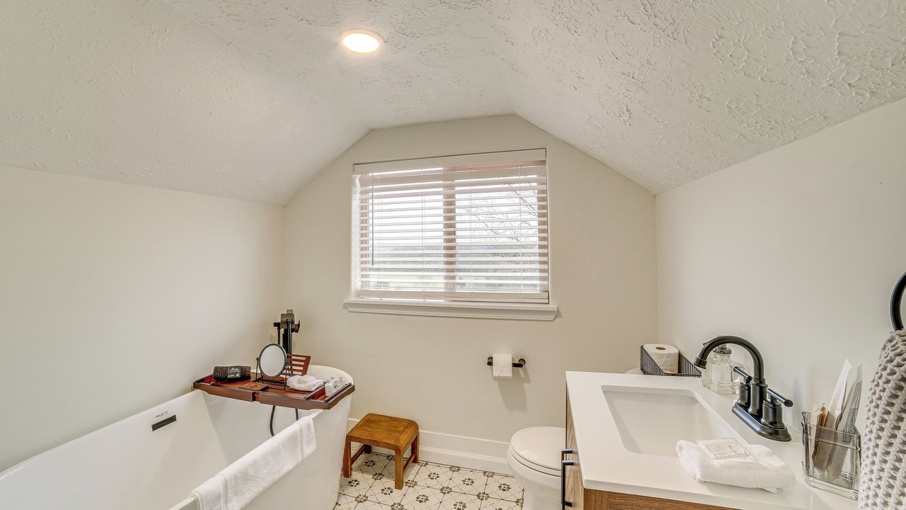 Photo of Bathroom in Oak Grove
