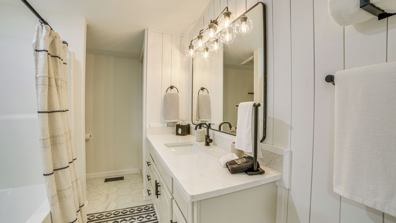 Photo of Bathroom in Oak Grove