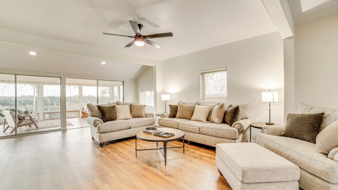 Photo of Livingroom in Oak Grove