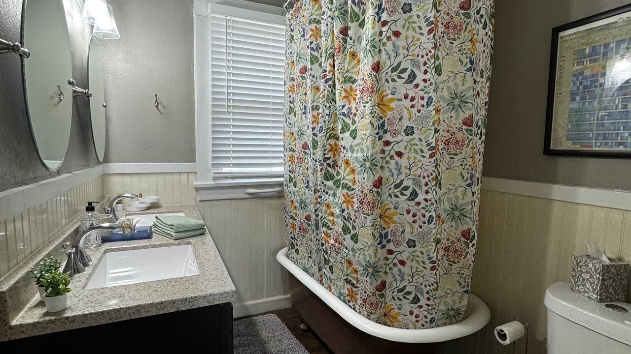 Photo of Bathroom in Cooper-Young Historic District
