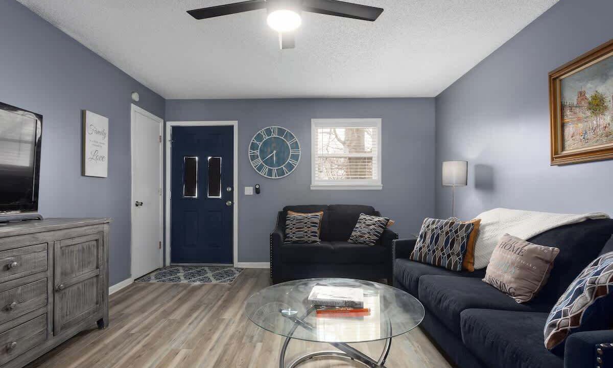 Photo of Livingroom in South Kansas City