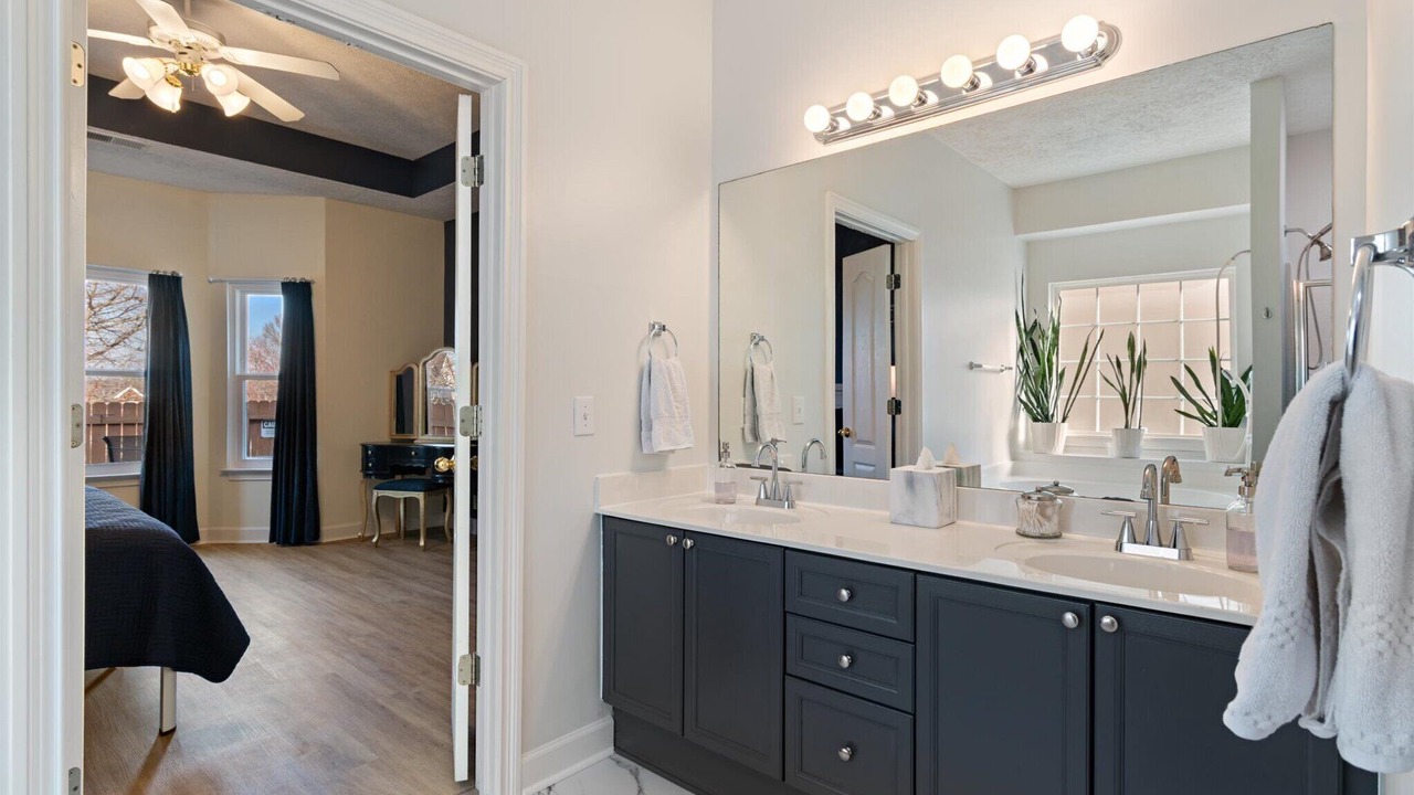 Photo of Bathroom in Hurwood Heights