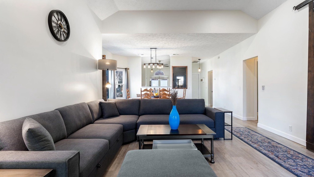 Photo of Livingroom in Hurwood Heights