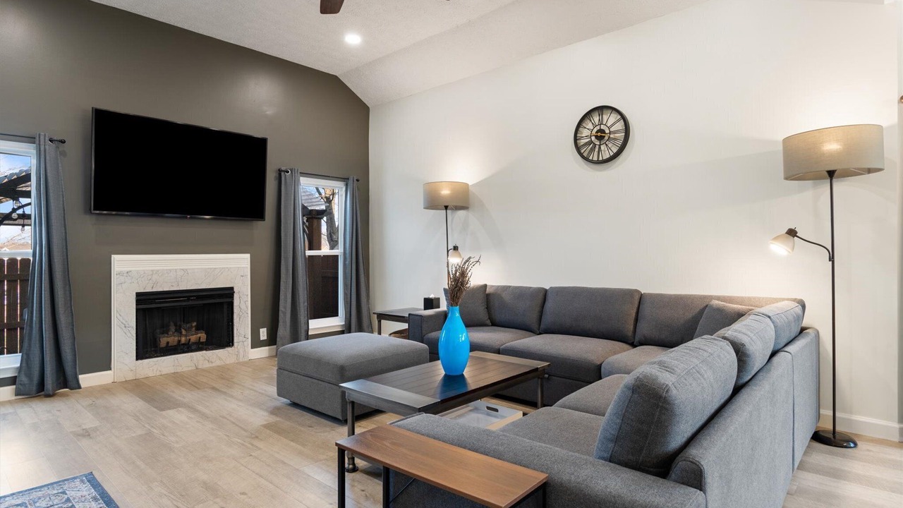 Photo of Livingroom in Hurwood Heights