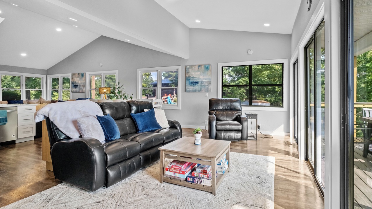 Photo of Livingroom in Beaver Shores