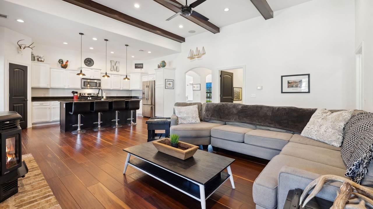Photo of Livingroom in Garfield