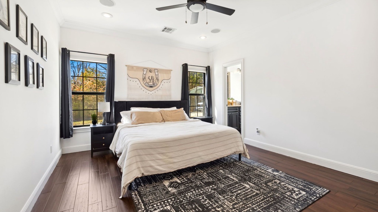 Photo of Bedroom in Garfield