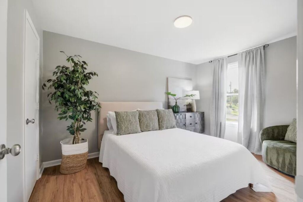 Photo of Bedroom in Hendersonville