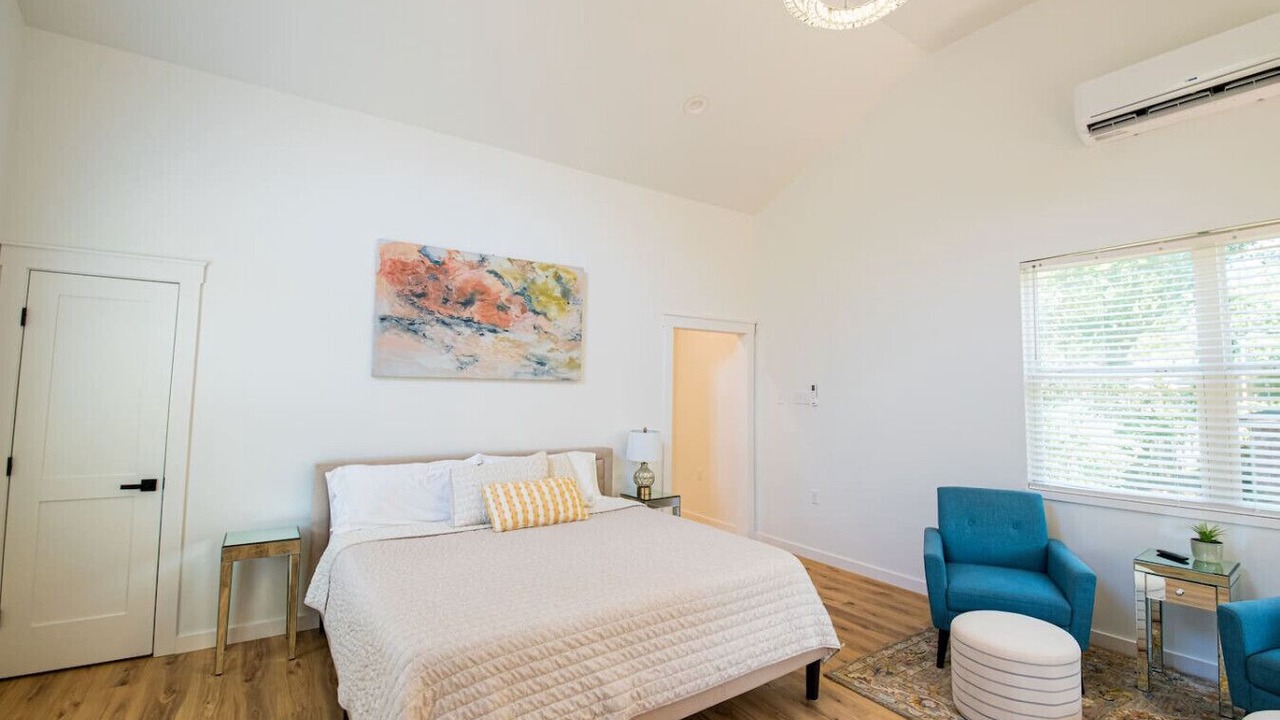Photo of Bedroom in Midtown