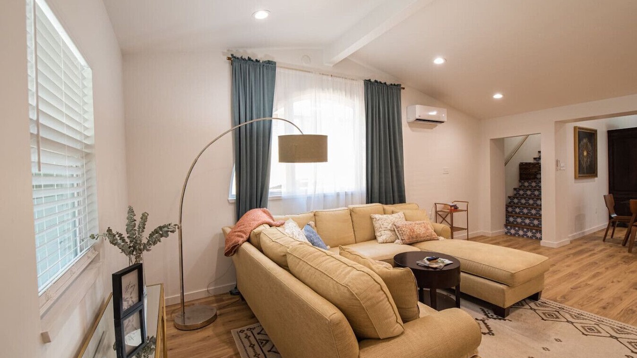 Photo of Livingroom in Midtown