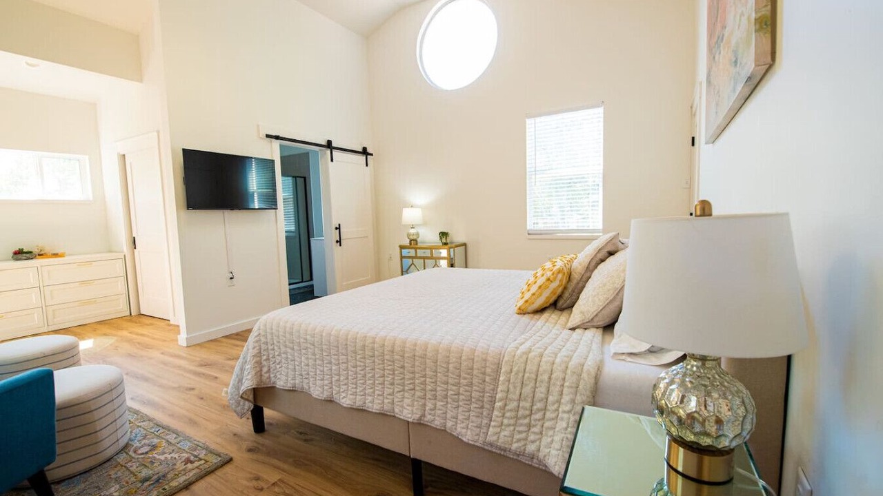 Photo of Bedroom in Midtown
