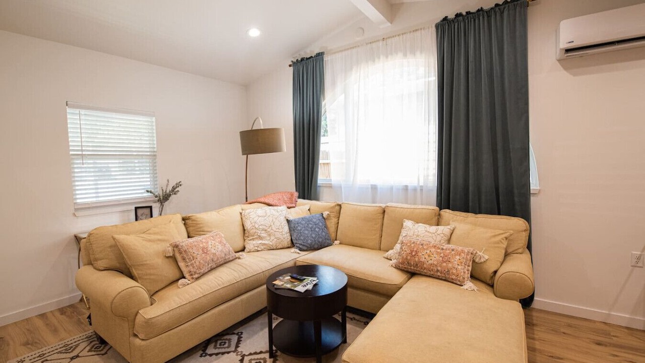 Photo of Livingroom in Midtown