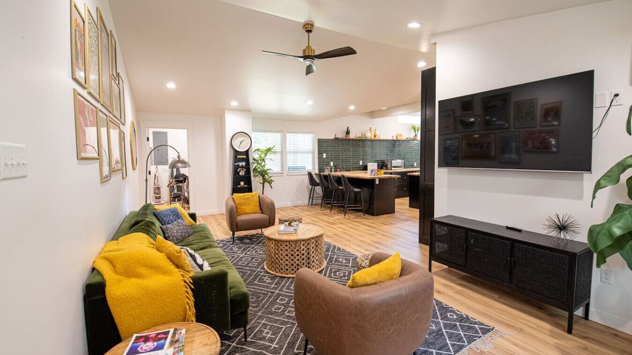 Photo of Livingroom in Midtown
