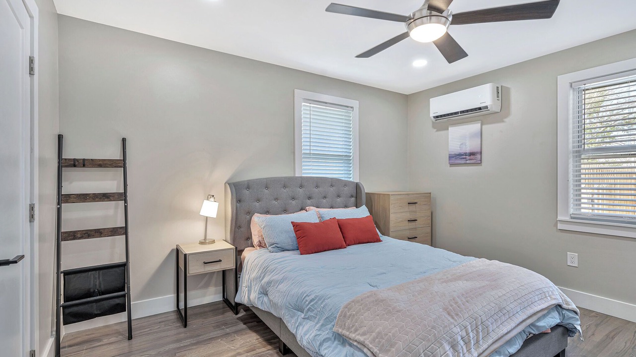 Photo of Bedroom in Urbandale Nations