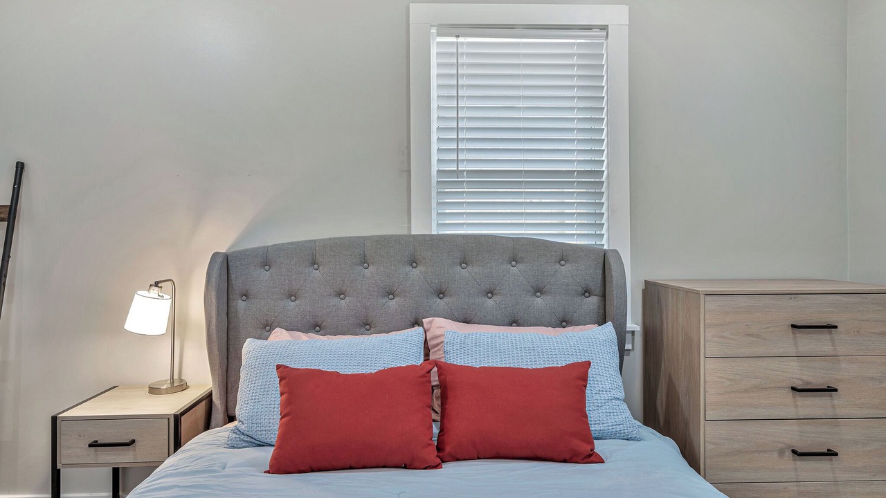 Photo of Bedroom in Urbandale Nations