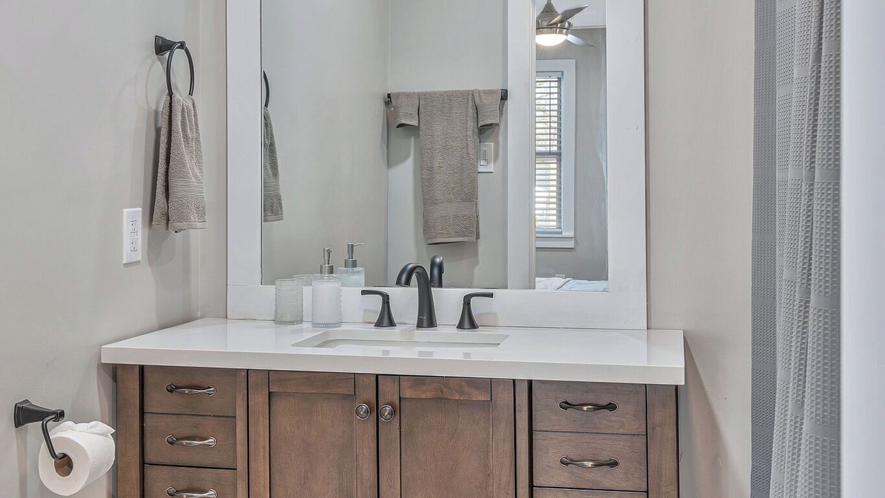 Photo of Bathroom in Urbandale Nations
