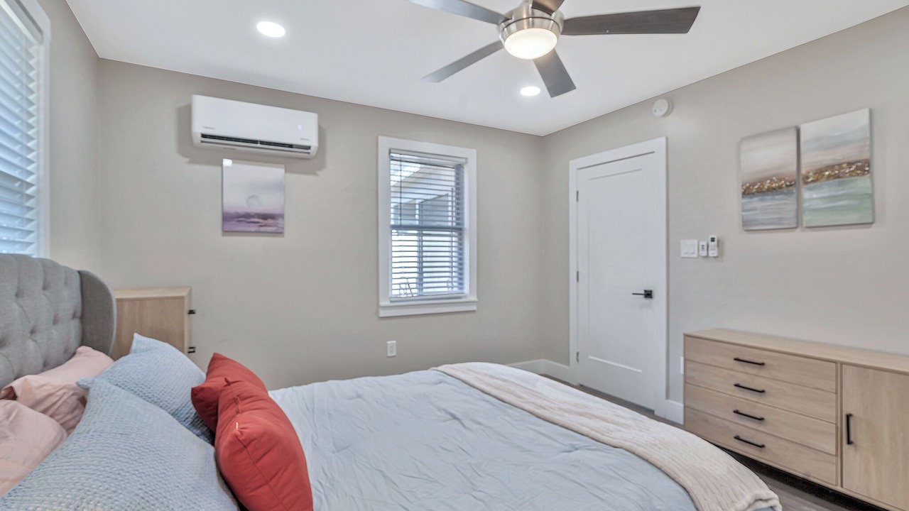 Photo of Bedroom in Urbandale Nations