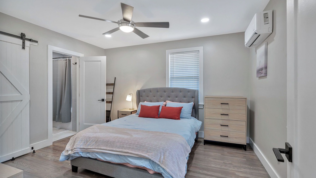Photo of Bedroom in Urbandale Nations