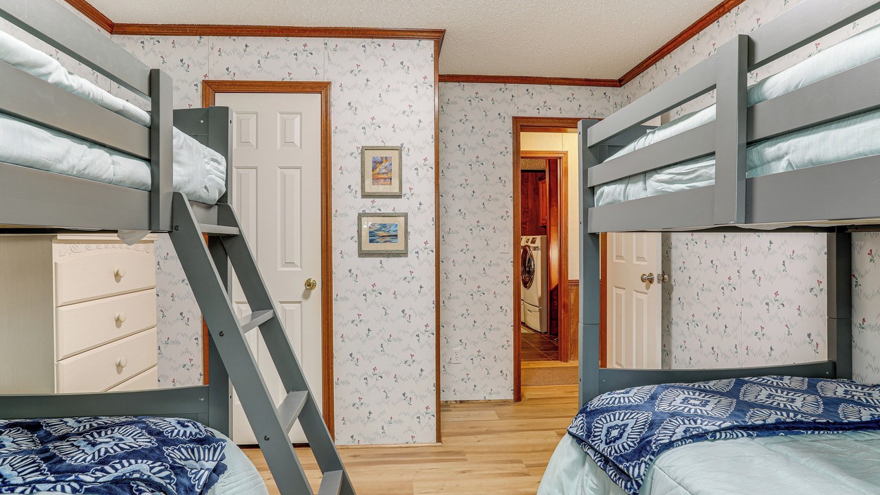 Photo of Bedroom in Higden