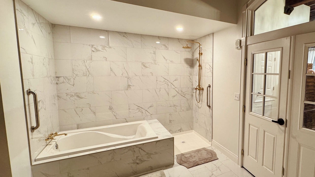 Photo of Bathroom in Sunshine