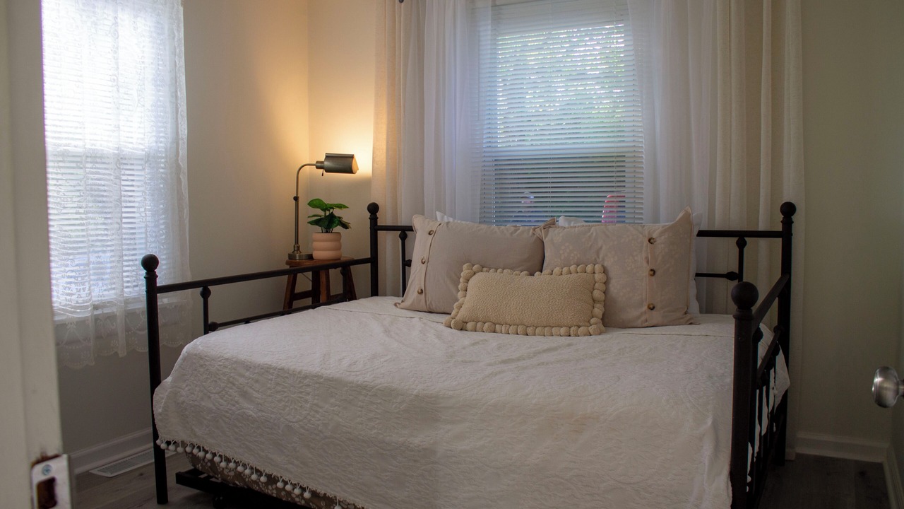 Photo of Bedroom in Drake