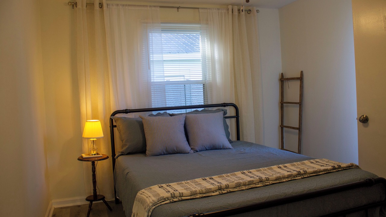Photo of Bedroom in Drake