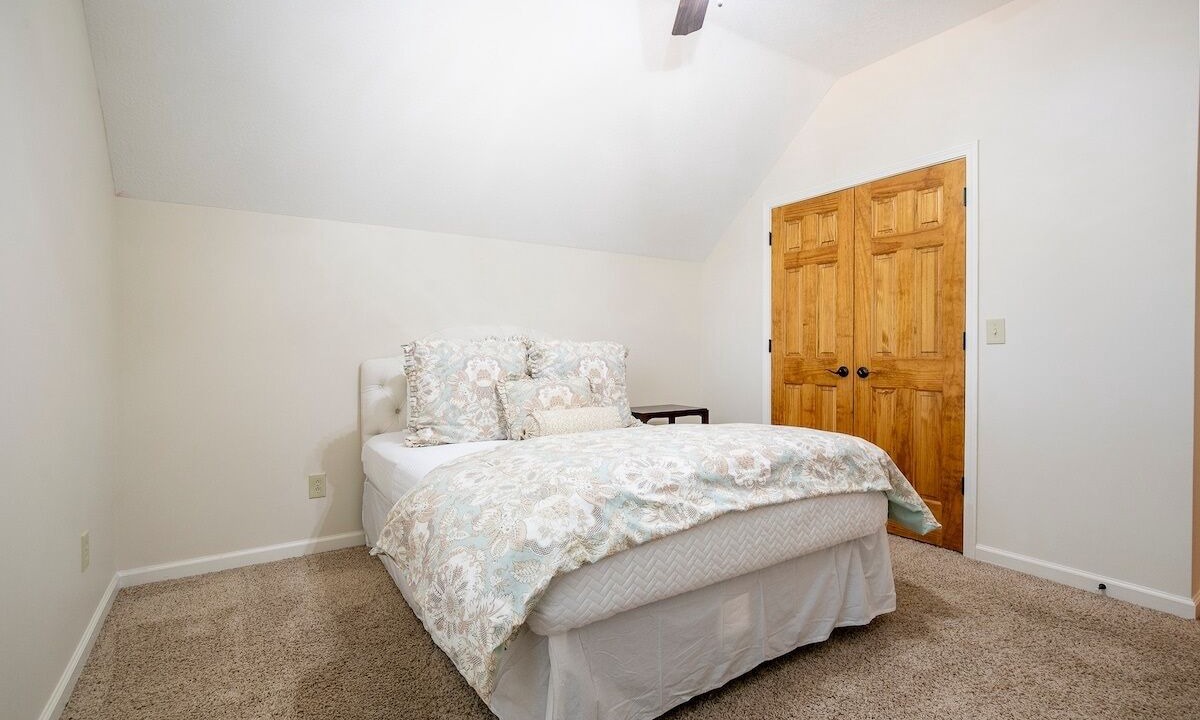 Photo of Bedroom in Lafayette County