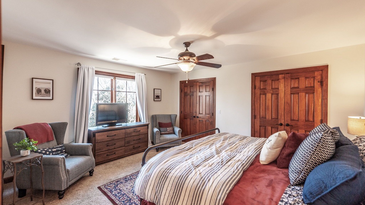Photo of Bedroom in Hendersonville
