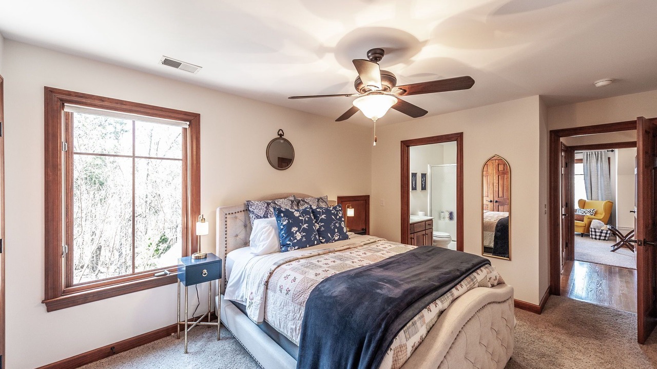 Photo of Bedroom in Hendersonville